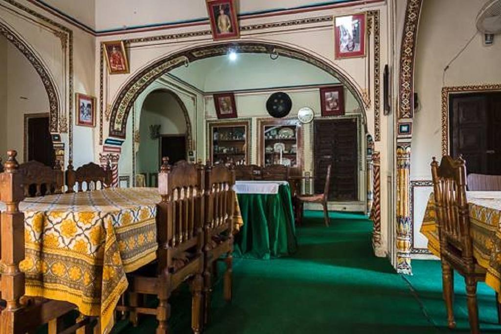 Hotel Narayan Niwas Castle à Ramgarh Shekhawati Extérieur photo
